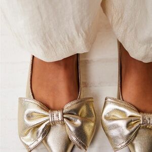 Jeffrey Campbell BNIB Gold Bow Flats//9.5